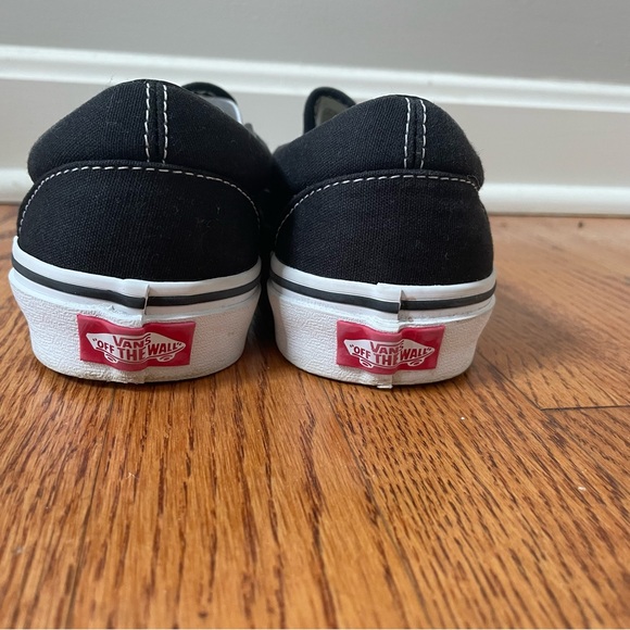 Van’s. Black. Men’s Size 7/Women’s Size 8.5. Condition is used - good. - Picture 4 of 4